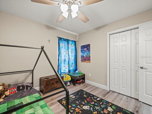 8737 N Spikes Way, Dunnellon, FL 34434 - bedroom featuring wood finished floors, a closet, and a ceiling fan
