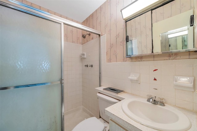 8396 111th St Unit 301, Seminole, FL 33772 - full bath with a shower stall, wallpapered walls, vanity, and tile walls