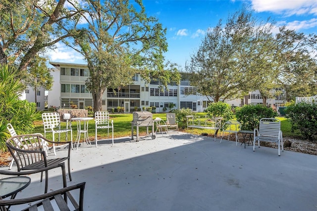8396 111th St Unit 301, Seminole, FL 33772 - surrounding community featuring a patio