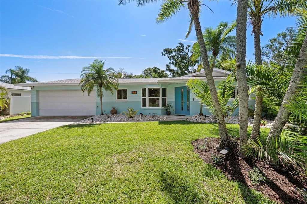 709 Pinewood Dr, Dunedin, FL 34698 - photo 1