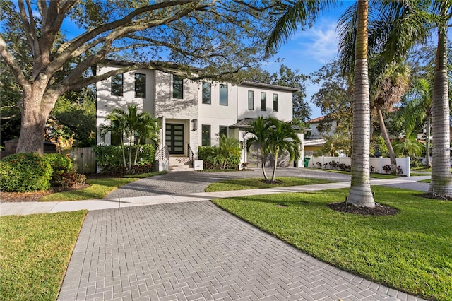 503 W Davis Blvd, Tampa, FL 33606 - view of front of home with curved driveway and stucco siding