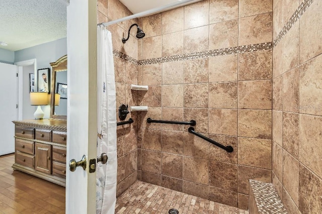 12413 Dawn Vista Dr, Riverview, FL 33578 - full bath with tiled shower, wood finished floors, and a textured ceiling