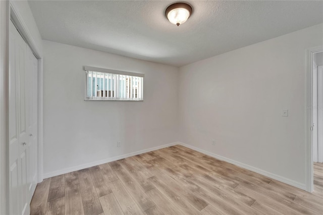 6334 Cocoa Ln, Apollo Beach, FL 33572 - unfurnished bedroom featuring light wood-type flooring, a closet, and a textured ceiling