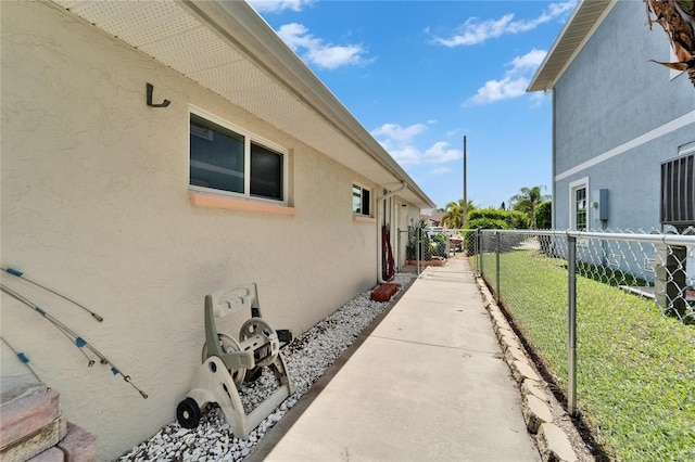 6334 Cocoa Ln, Apollo Beach, FL 33572 - view of side of property with stucco siding