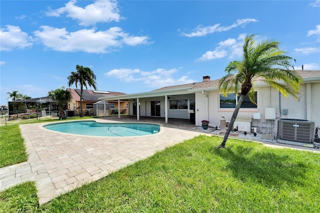 6334 Cocoa Ln, Apollo Beach, FL 33572 - view of swimming pool with a patio area and a ceiling fan