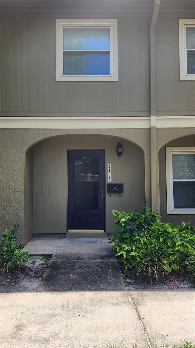 7107 Hernando Ct, Tampa, FL 33615 - property entrance