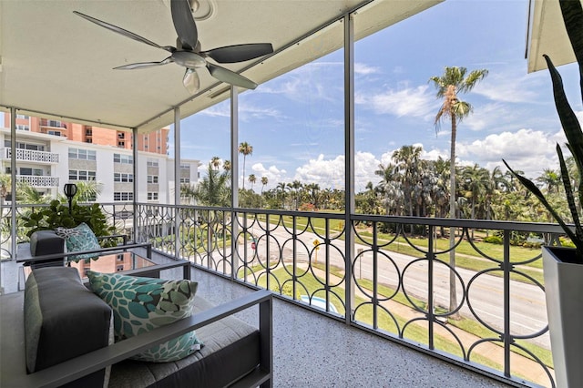 1060 N Shore Dr NE Unit 6, Saint Petersburg, FL 33701 - balcony featuring ceiling fan
