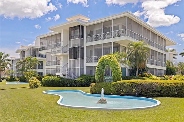 1060 N Shore Dr NE Unit 6, Saint Petersburg, FL 33701 - view of pool with a lawn