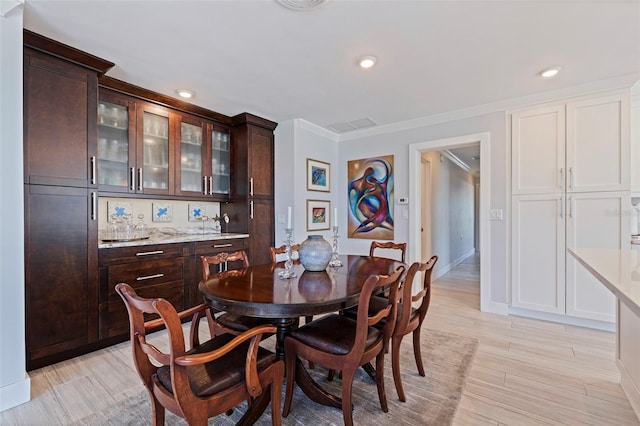 1060 N Shore Dr NE Unit 6, Saint Petersburg, FL 33701 - dining area with ornamental molding, light wood-style flooring, and recessed lighting