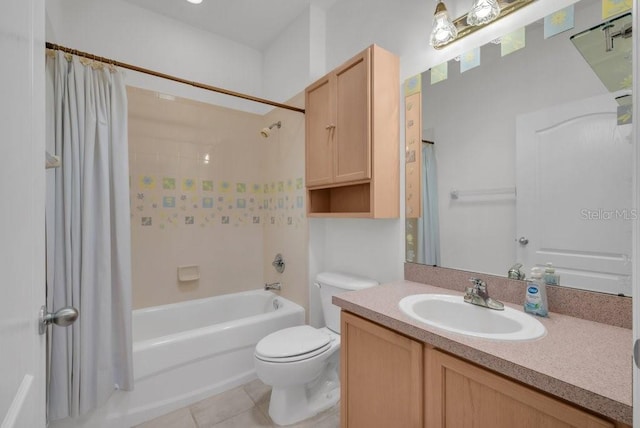6044 Sandhill Ridge Dr, Lithia, FL 33547 - bathroom featuring shower / tub combo, vanity, and tile patterned flooring