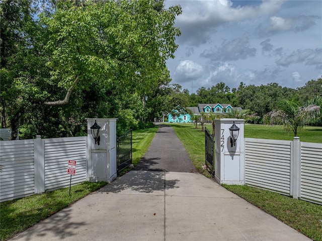 7427 20th St, Zephyrhills, FL 33540 - view of gate