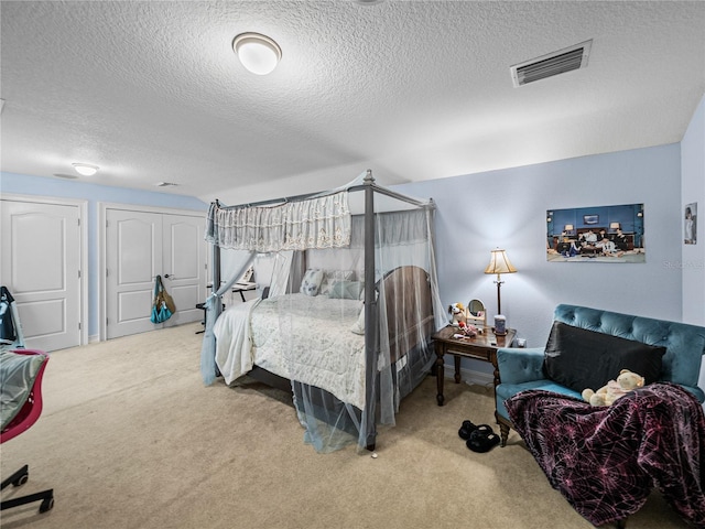 7427 20th St, Zephyrhills, FL 33540 - carpeted bedroom featuring a textured ceiling