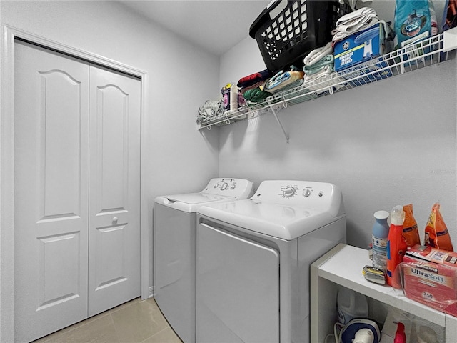 5336 Patano Loop, Palmetto, FL 34221 - laundry room featuring washing machine and dryer and light tile patterned flooring