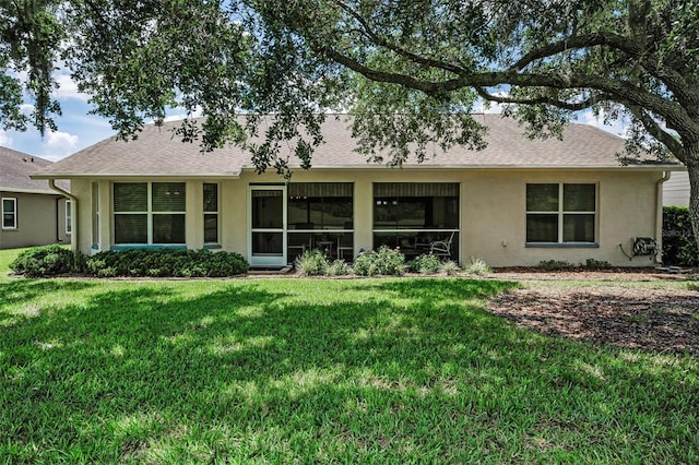 1115 Ashbourne Cir, Trinity, FL 34655 - rear view of house with stucco siding, a lawn, and roof with shingles