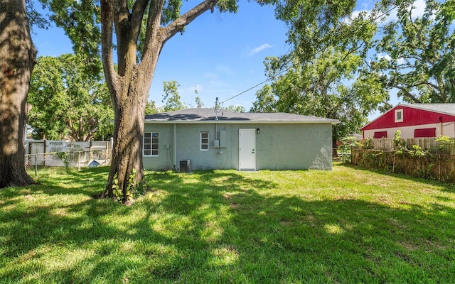 3907 W Walnut St, Tampa, FL 33607 - back of property with stucco siding