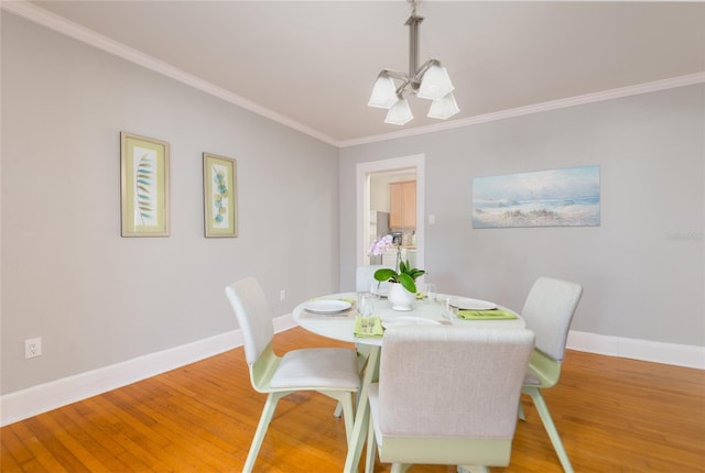3611 W Bay To Bay Blvd, Tampa, FL 33611 - dining space with ornamental molding and light wood-style floors
