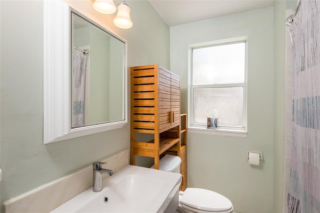 3611 W Bay To Bay Blvd, Tampa, FL 33611 - bathroom featuring vanity and a shower with curtain