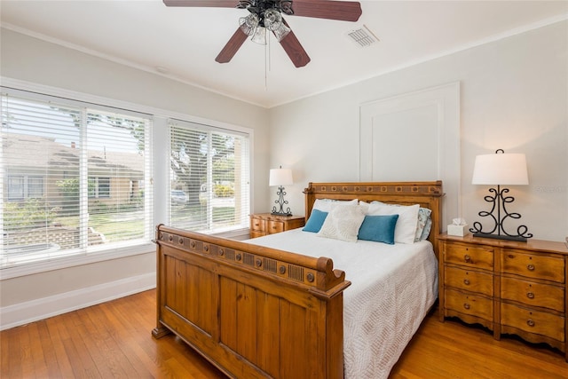 3611 W Bay To Bay Blvd, Tampa, FL 33611 - bedroom with light wood-style flooring, crown molding, and ceiling fan
