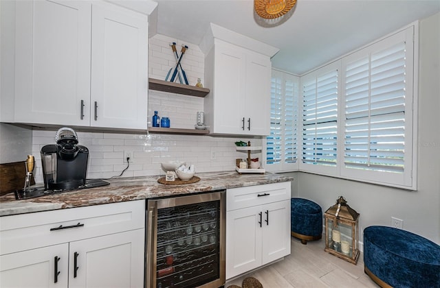 1324 Pasadena Ave S Unit 501, South Pasadena, FL 33707 - indoor bar with beverage cooler and tasteful backsplash