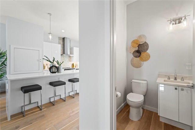 532 W Plaza Pl Unit 3, Tampa, FL 33602 - bathroom with vanity, tasteful backsplash, wood finished floors, and recessed lighting