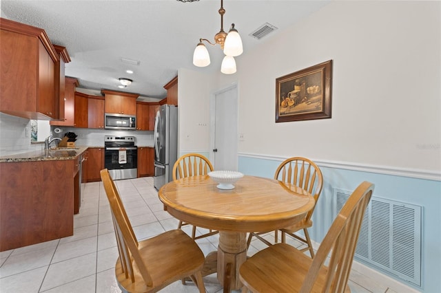 6289 107th Ave N, Pinellas Park, FL 33782 - dining area featuring light tile patterned flooring