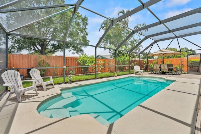 6289 107th Ave N, Pinellas Park, FL 33782 - view of swimming pool with a patio, a fenced backyard, and a lanai