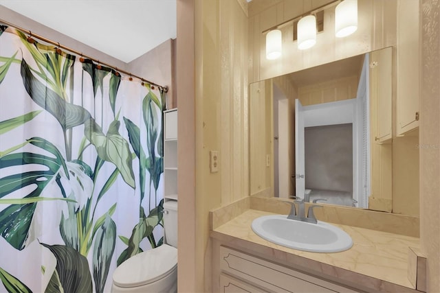 8451 Candlewood Rd Unit 8451, Seminole, FL 33777 - full bath featuring vanity and curtained shower