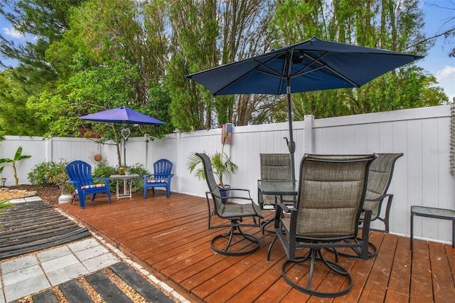 5744 Thrush Dr, New Port Richey, FL 34652 - deck featuring outdoor dining area and a fenced backyard