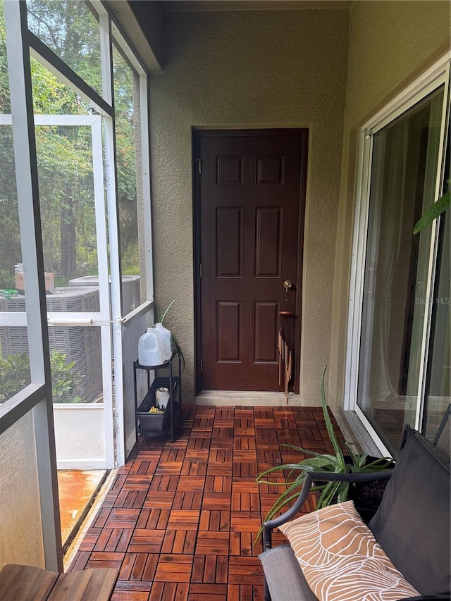 2411 Willimette Dr, Wesley Chapel, FL 33543 - view of sunroom / solarium
