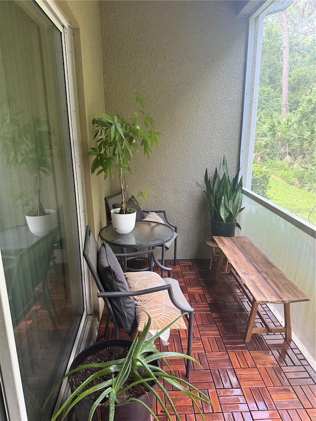 2411 Willimette Dr, Wesley Chapel, FL 33543 - view of sunroom / solarium