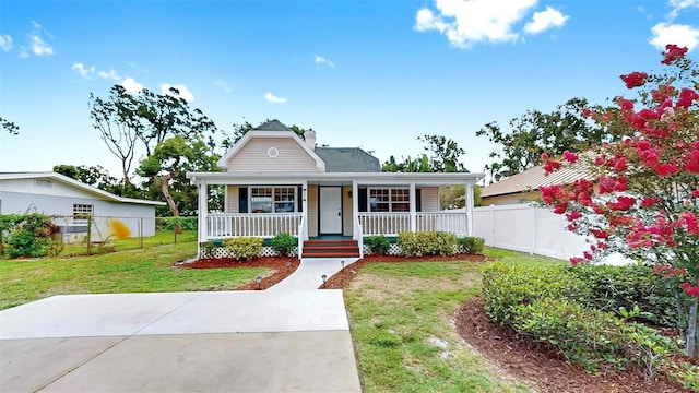 1005 45th St W, Bradenton, FL 34209 - view of front facade with covered porch and a chimney