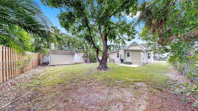 1005 45th St W, Bradenton, FL 34209 - fenced backyard with a storage shed and entry steps