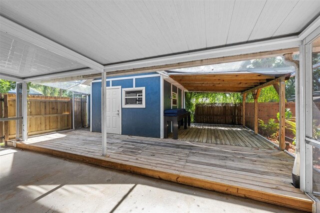 2819 N Central Ave, Tampa, FL 33602 - deck with a fenced backyard