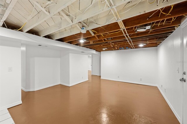 2819 N Central Ave, Tampa, FL 33602 - finished below grade area with baseboards
