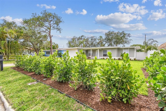 2452 Bayshore Blvd, Dunedin, FL 34698 - view of front of house
