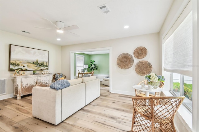 2452 Bayshore Blvd, Dunedin, FL 34698 - living area featuring a ceiling fan, light wood finished floors, and recessed lighting