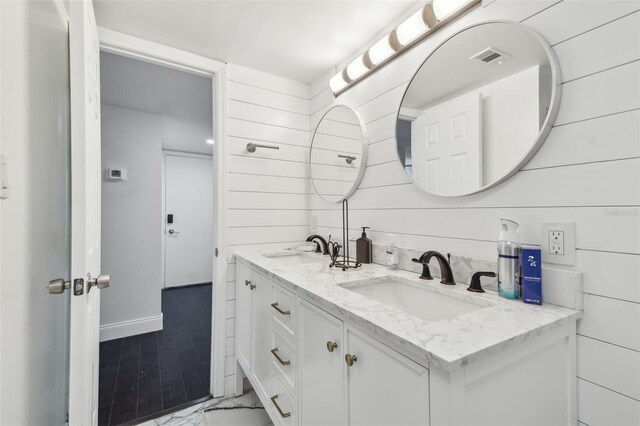 345 S Mcmullen Booth Rd Unit 142, Clearwater, FL 33759 - bathroom with double vanity