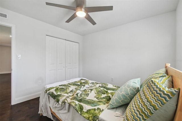 345 S Mcmullen Booth Rd Unit 142, Clearwater, FL 33759 - bedroom with wood finished floors, a closet, and ceiling fan