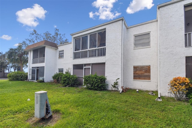 345 S Mcmullen Booth Rd Unit 142, Clearwater, FL 33759 - back of house featuring stucco siding and a lawn