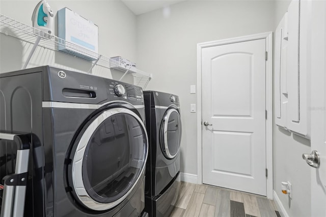 12004 Cinnamon Fern Dr, Riverview, FL 33579 - laundry room with washing machine and clothes dryer and baseboards