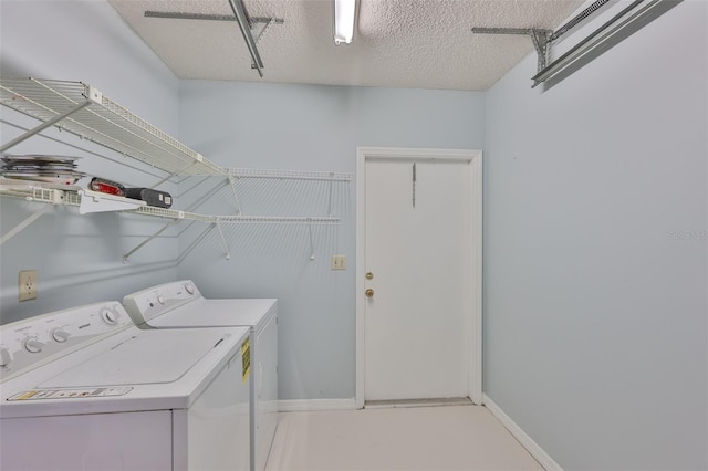 1717 Atrium Dr, Sun City Center, FL 33573 - washroom featuring washer and clothes dryer and a textured ceiling