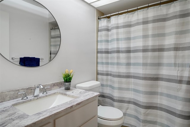 7433 Greystone Dr Unit 7433, Hudson, FL 34667 - bathroom with vanity and a shower with shower curtain