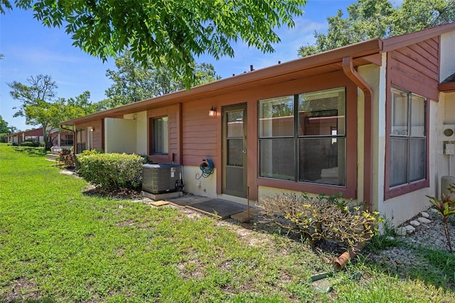 7433 Greystone Dr Unit 7433, Hudson, FL 34667 - back of property with a yard