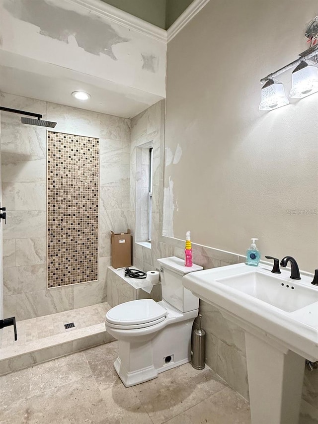 16006 Armistead Ln, Odessa, FL 33556 - bathroom with a tile shower and tile walls