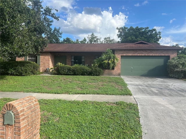 1813 Laurel Oak Dr, Valrico, FL 33596 - single story home with brick siding, a garage, concrete driveway, and a front yard