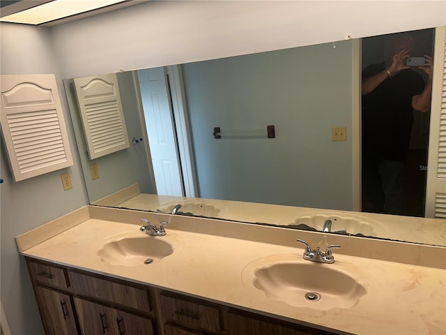 1813 Laurel Oak Dr, Valrico, FL 33596 - bathroom with double vanity