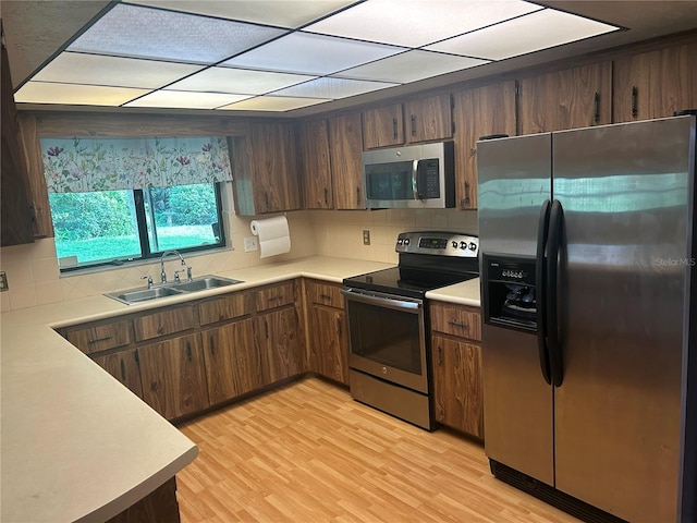 1813 Laurel Oak Dr, Valrico, FL 33596 - kitchen featuring stainless steel appliances, light countertops, backsplash, and light wood-style floors