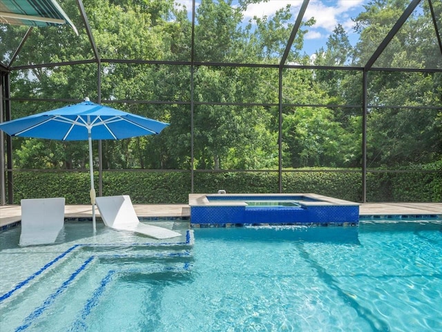 6905 Arabian Rd, Odessa, FL 33556 - view of pool featuring glass enclosure and a pool with connected hot tub