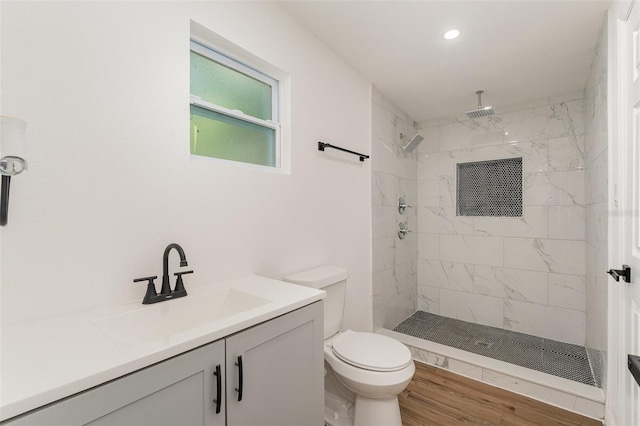 833 N Suwannee Ave, Lakeland, FL 33815 - bathroom featuring a tile shower, vanity, wood finished floors, and recessed lighting