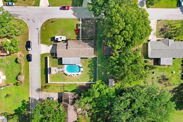 901 Strawberry Ln, Brandon, FL 33511 - aerial view of a pool
